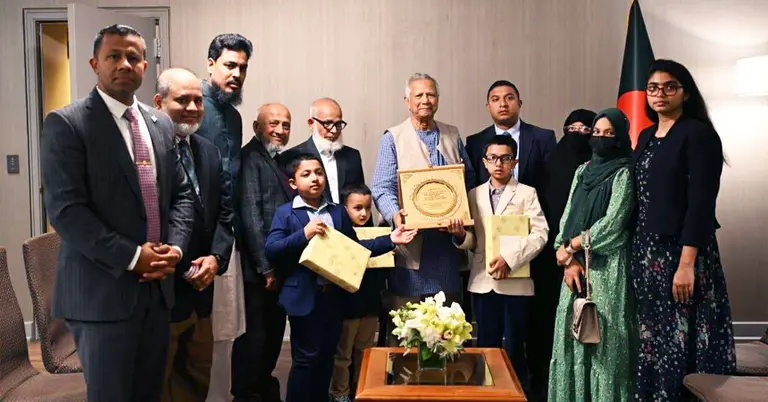 দিদারুলের পরিবারের সঙ্গে প্রধান উপদেষ্টা ও সফররত প্রতিনিধিদল